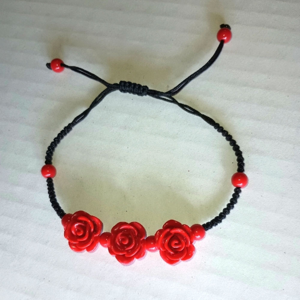 Red roses thread adjustable bracelet
